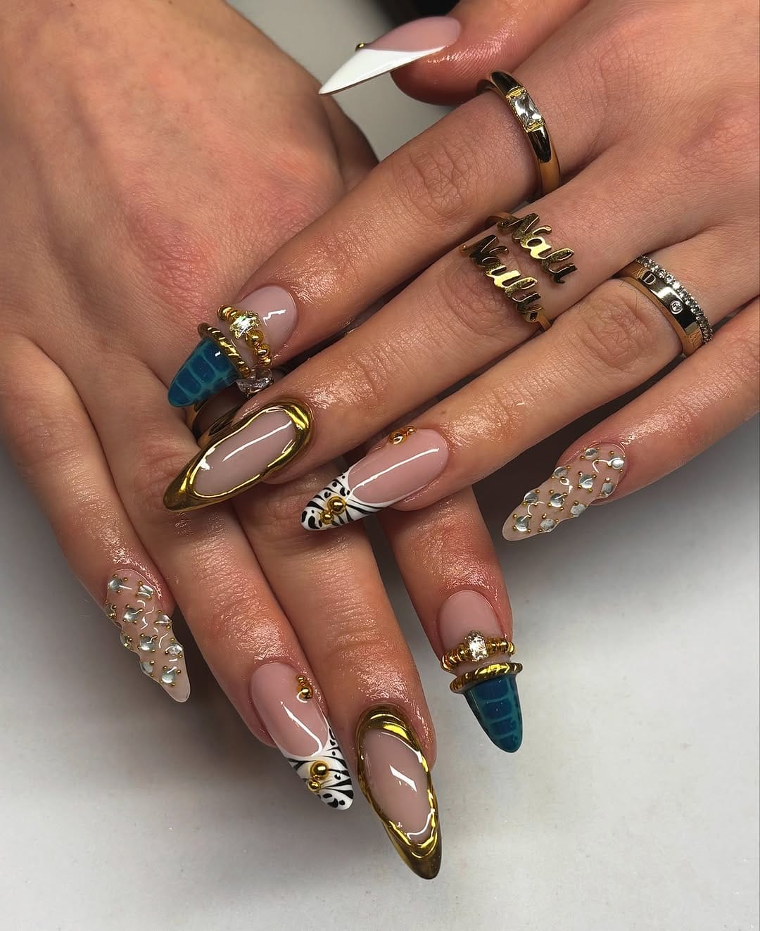 Post 2 by JUSTNAILS GbR on Instagram (carousel)