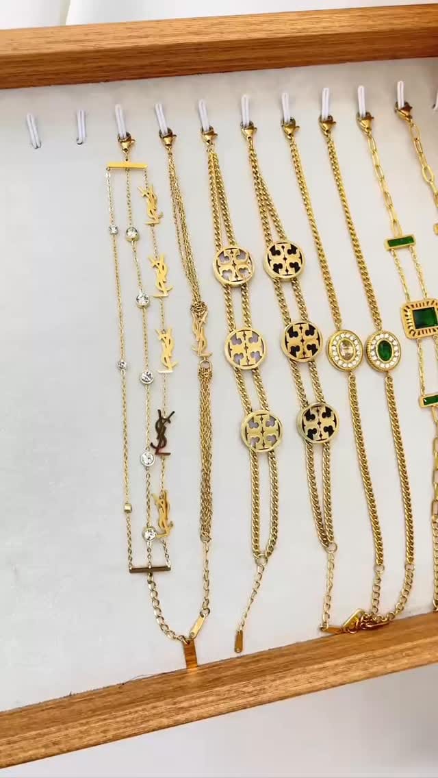 Post 4 by Essence. Accessories on Instagram (video)