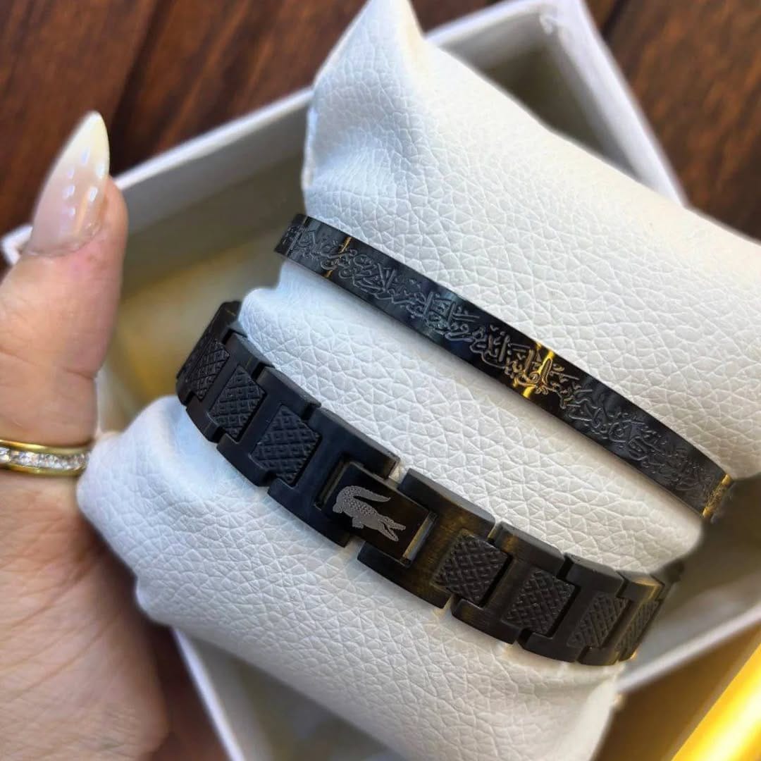 Post 7 by Essence. Accessories on Instagram (carousel)
