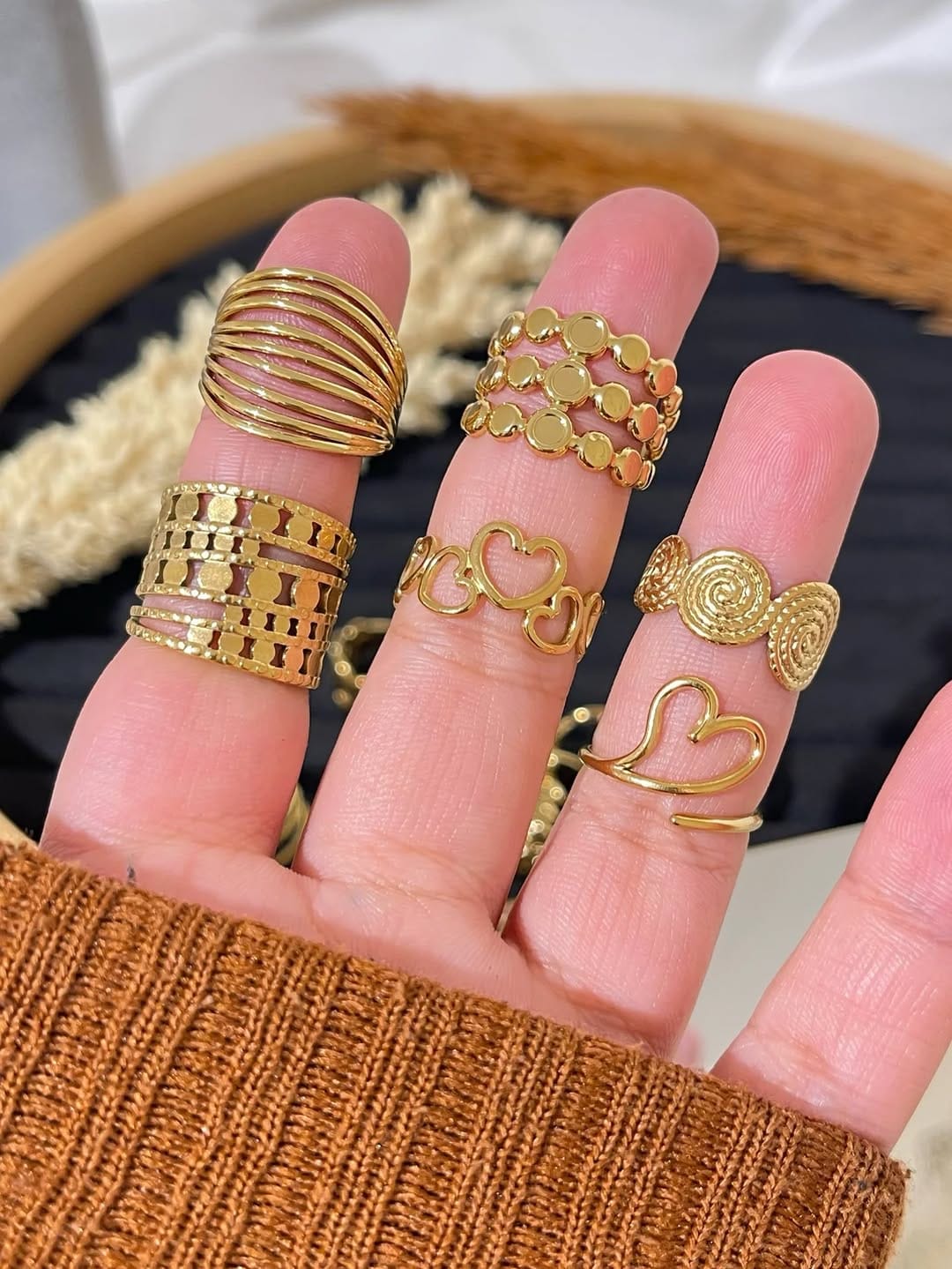Post 1 by Essence. Accessories on Instagram (carousel)