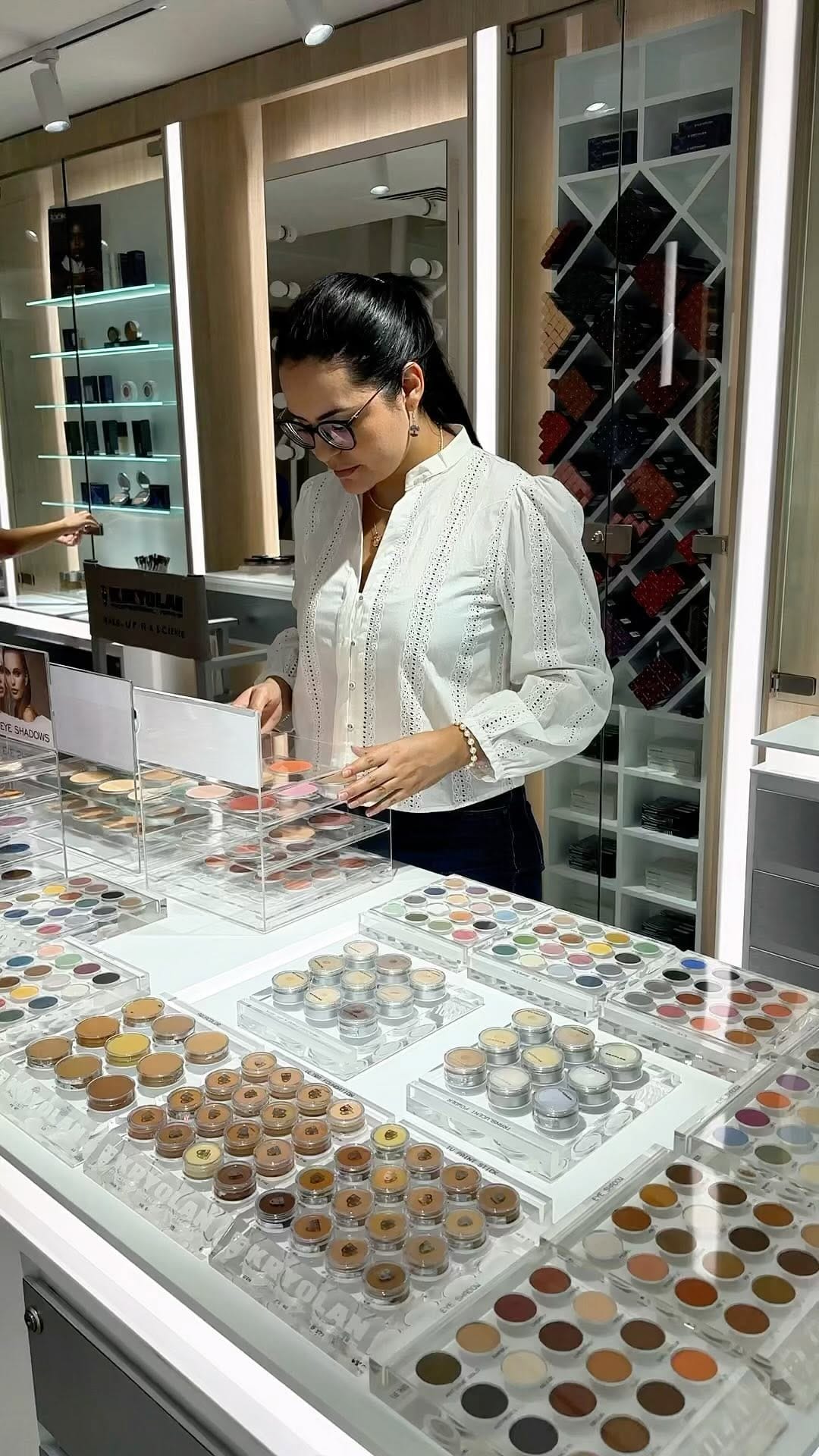 Post 9 by KRYOLAN COLOMBIA on Instagram (video)
