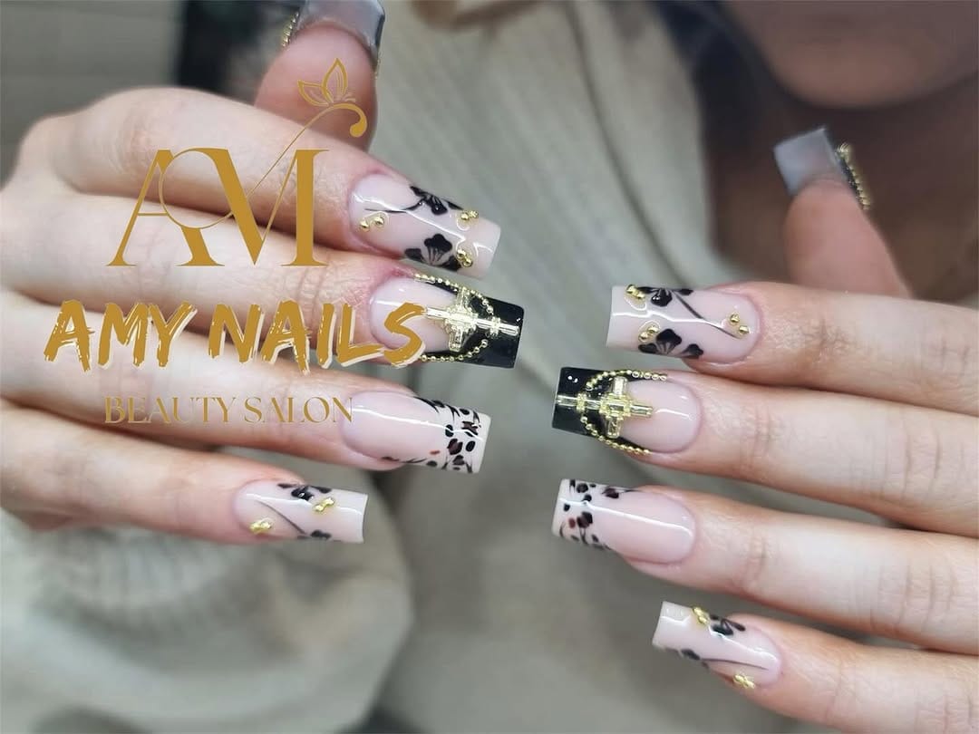 Post 10 by Amy Nails on Instagram (image)