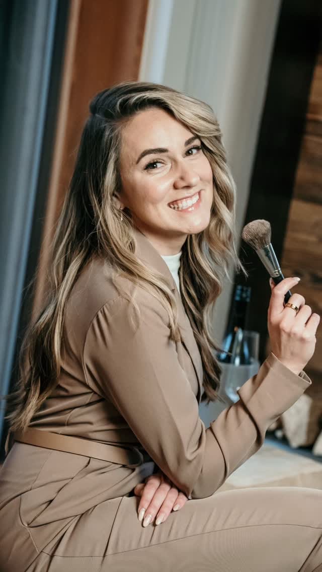 Post 8 by Sonja Schwarz Makeup Artist Hairstylist on Instagram (video)