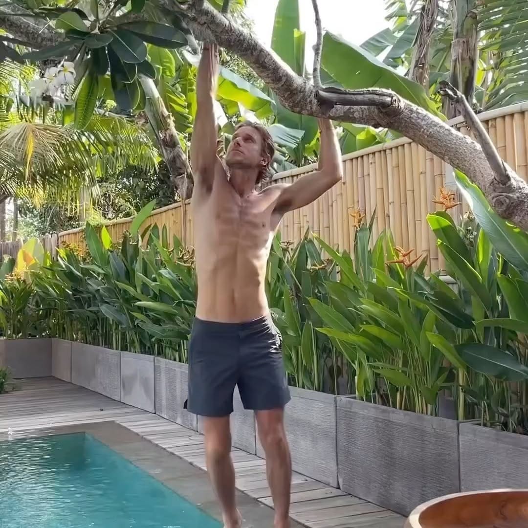 Post 4 by Radha Beauty on Instagram (video)