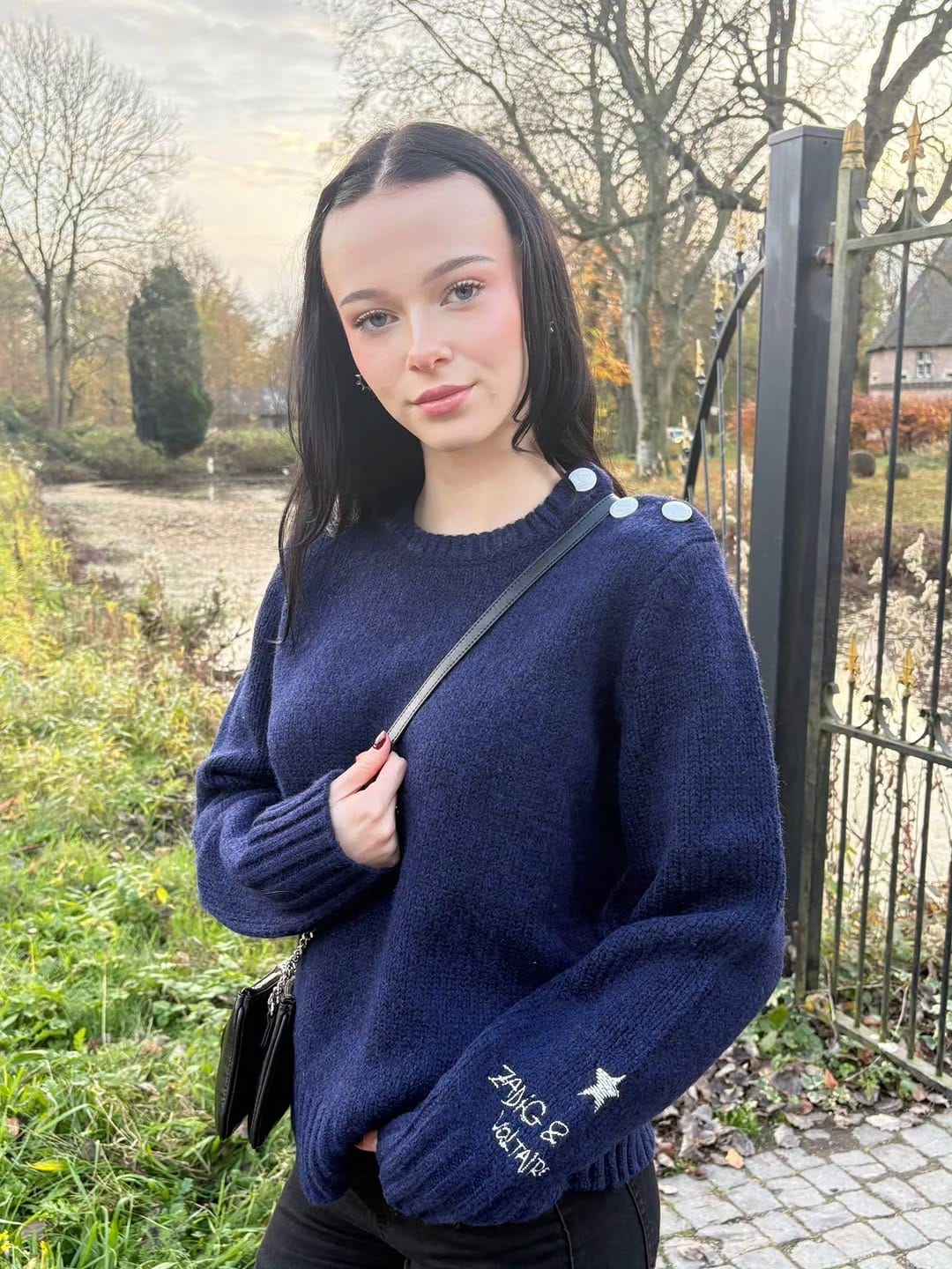 Post 10 by Leni Emilia on Instagram (carousel)