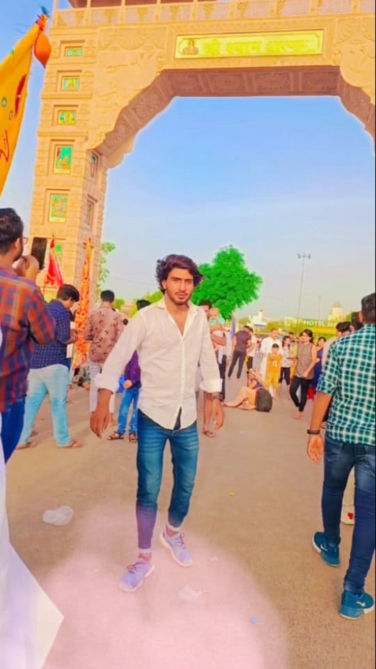 Post 10 by Anmol meena on Instagram (video)