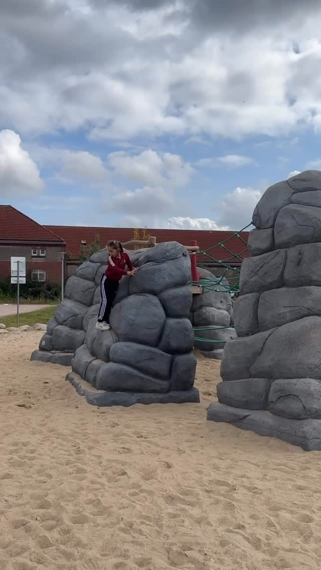 Post 4 by ELLA on Instagram (video)