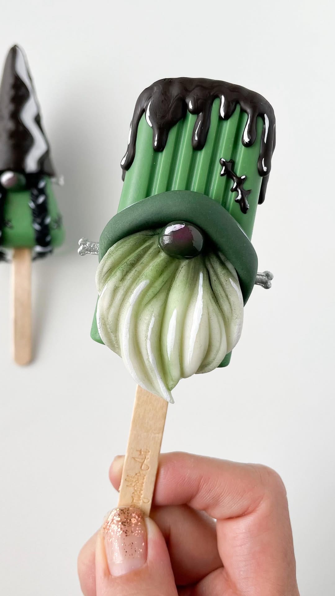 Post 4 by Sugary Essentials on Instagram (video)
