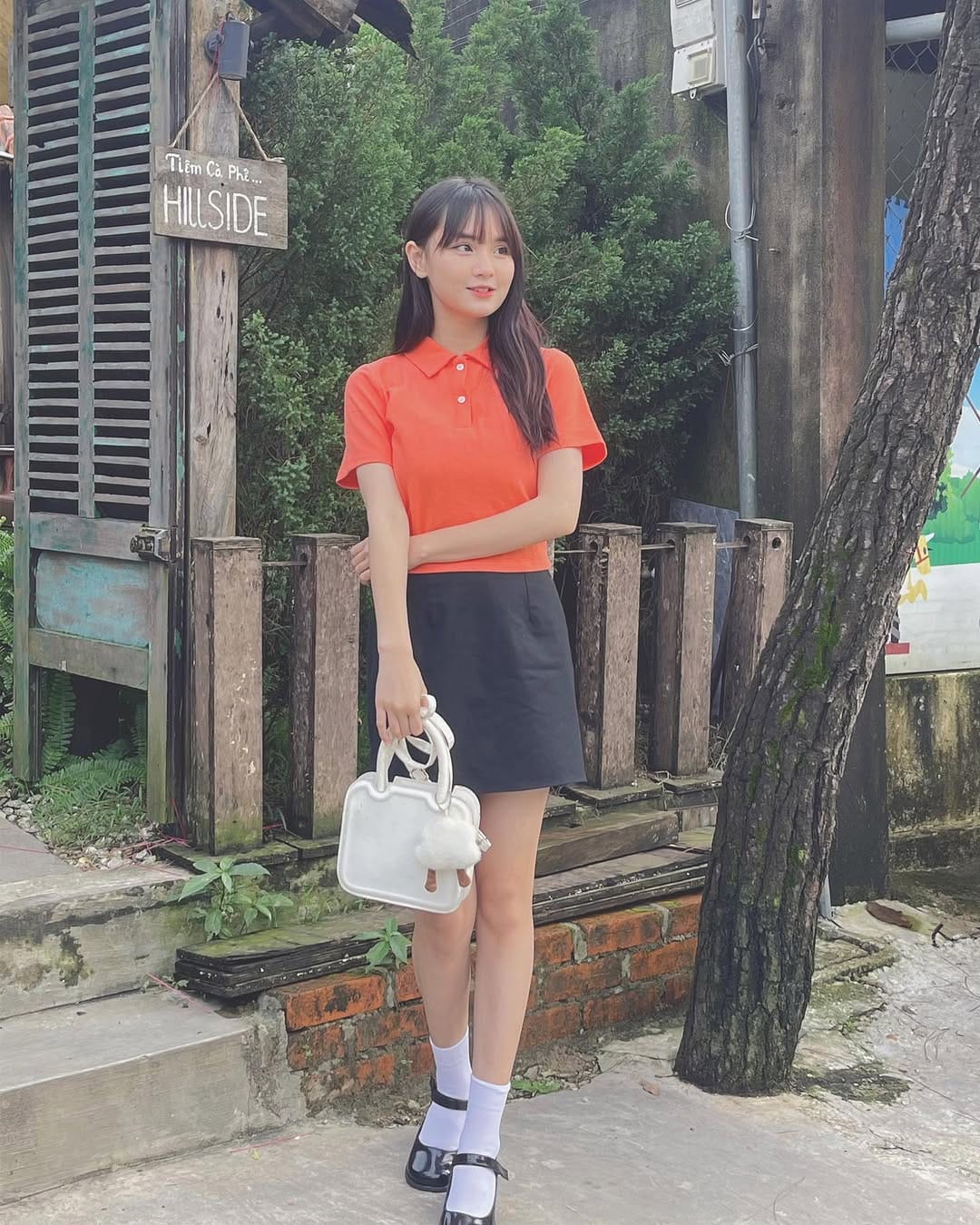 Post 3 by The Cosmo Vietnam on Instagram (carousel)