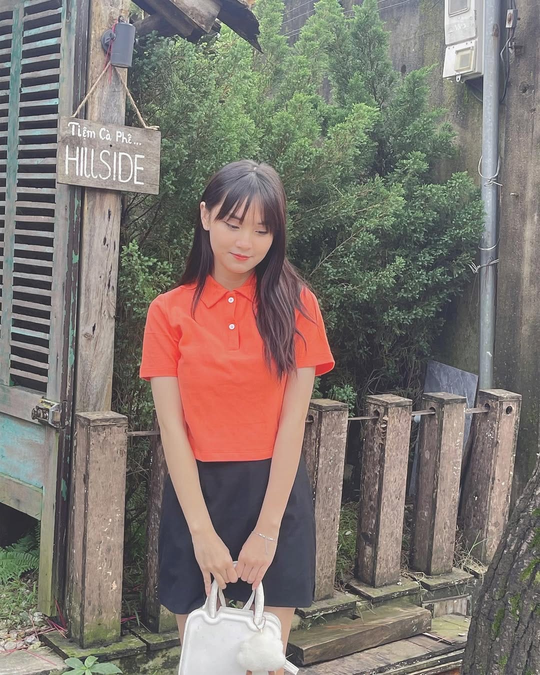 Post 2 by The Cosmo Vietnam on Instagram (image)