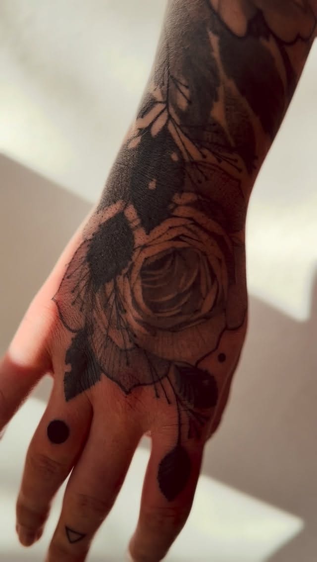 Post 1 by 👉 Aneta | Custom Tattoo Artist on Instagram (video)