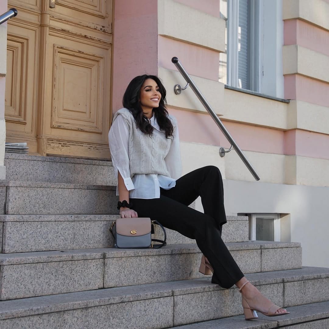Post 10 by Julia Steyns on Instagram (image)