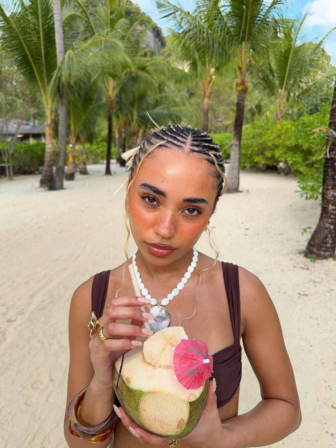 Post 4 by PARIS🍒🌻🌙 🏝️ on Instagram (carousel)