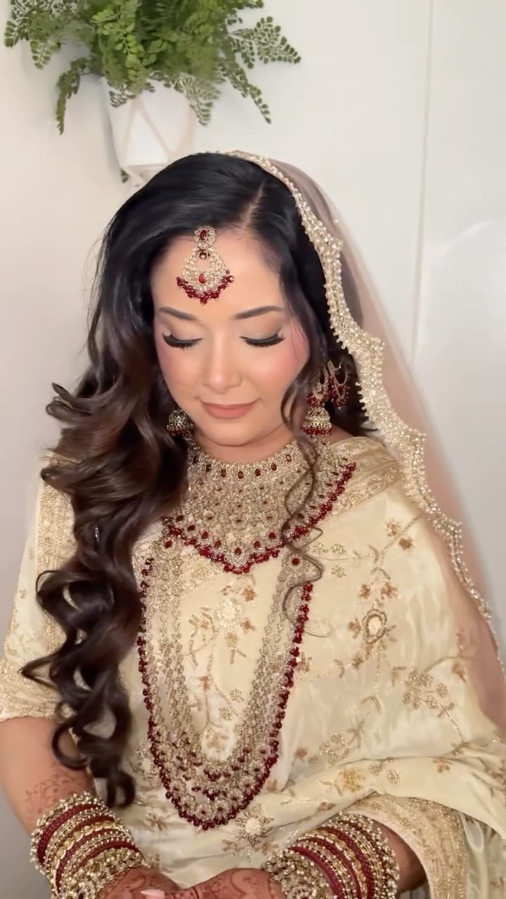 Post 3 by Desi Bridal Jewelry | Floral Jewelry on Instagram (video)