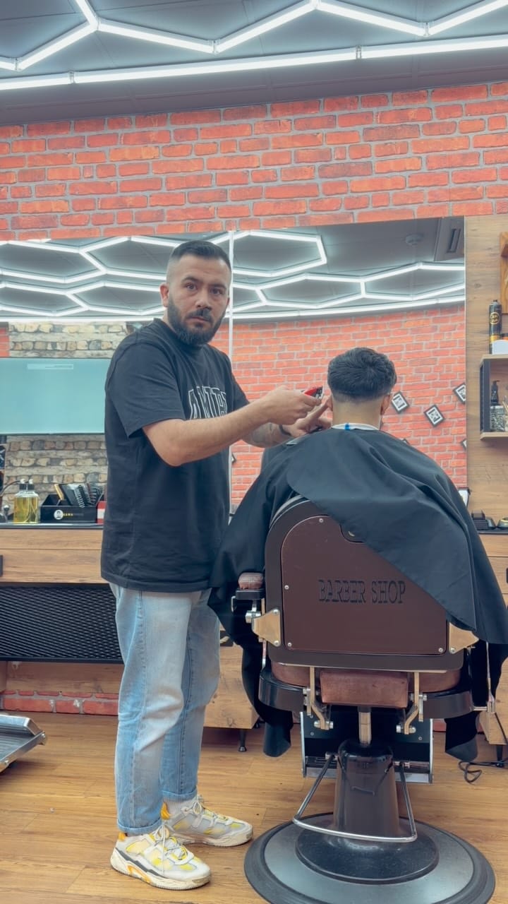Post 3 by Kawa Friseur on Instagram (video)