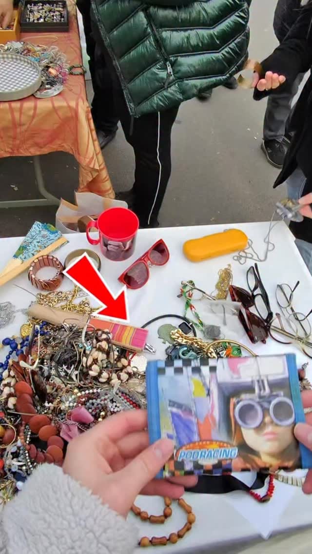 Post 2 by Vintage Klamotten und Sneaker 🐉 on Instagram (video)