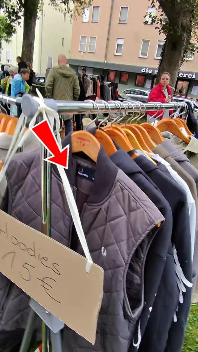 Post 6 by Vintage Klamotten und Sneaker 🐉 on Instagram (video)