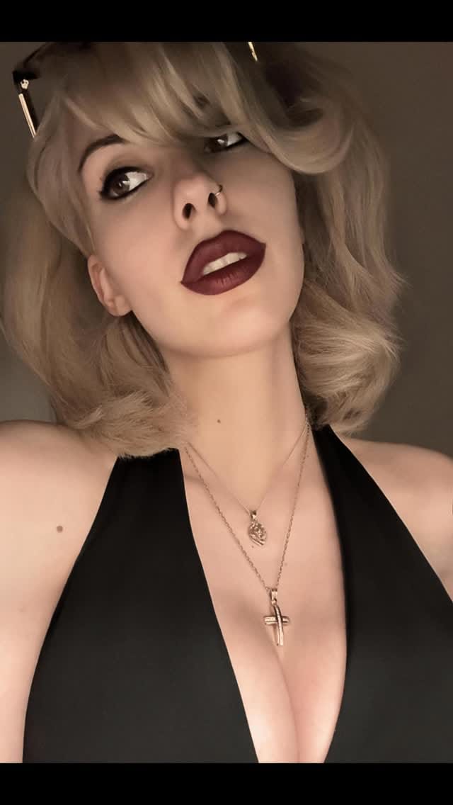 Post 6 by 𝐂𝐲𝐧𝐭𝐡𝐢𝐚🥀 on Instagram (video)