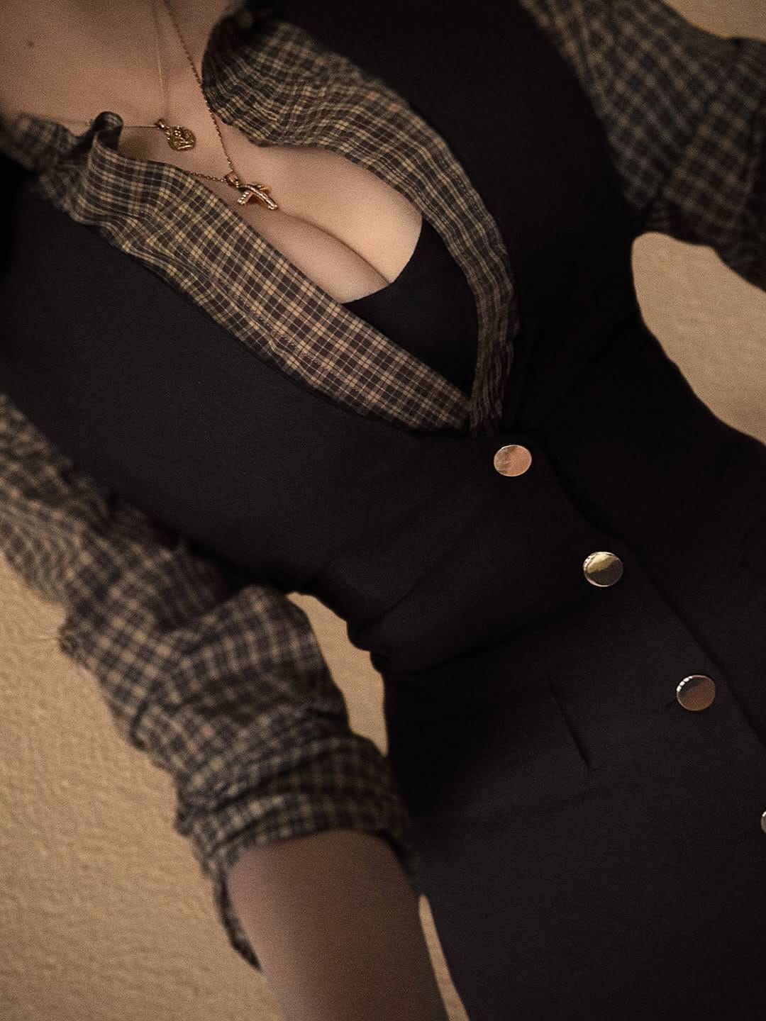 Post 4 by 𝐂𝐲𝐧𝐭𝐡𝐢𝐚🥀 on Instagram (carousel)
