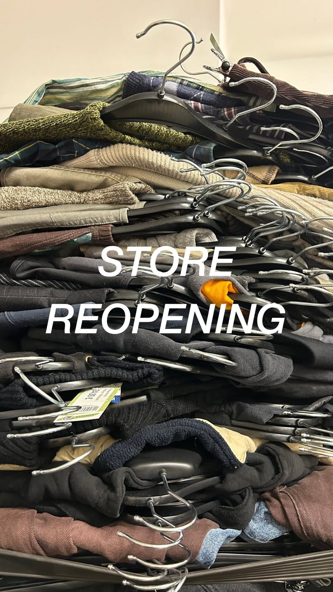 Post 6 by HUMANA Secondhand & Vintage on Instagram (video)