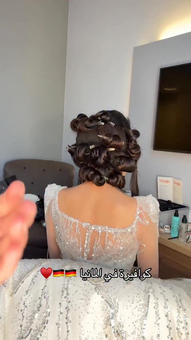 Post 3 by Make up&Hairstyle on Instagram (video)