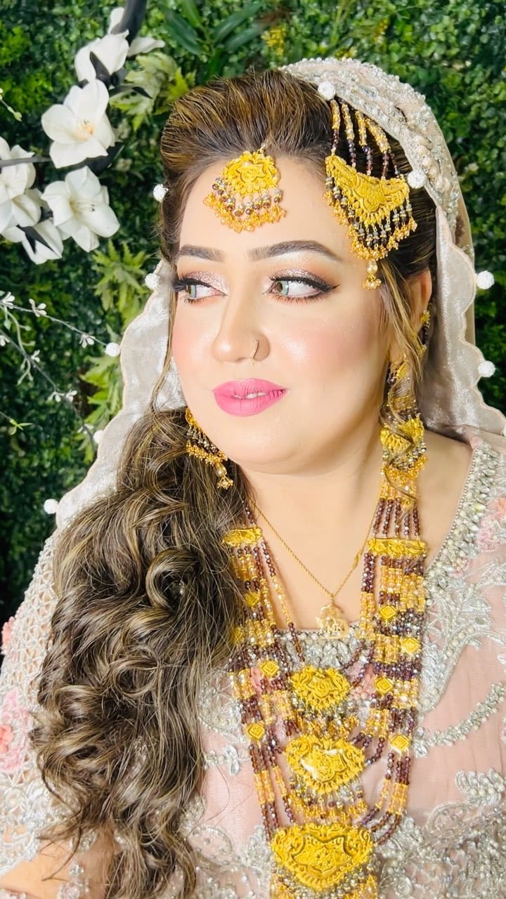Post 7 by ONYX SALON BY HINA MALIK🇵🇰🇦🇪🇬🇧 on Instagram (video)