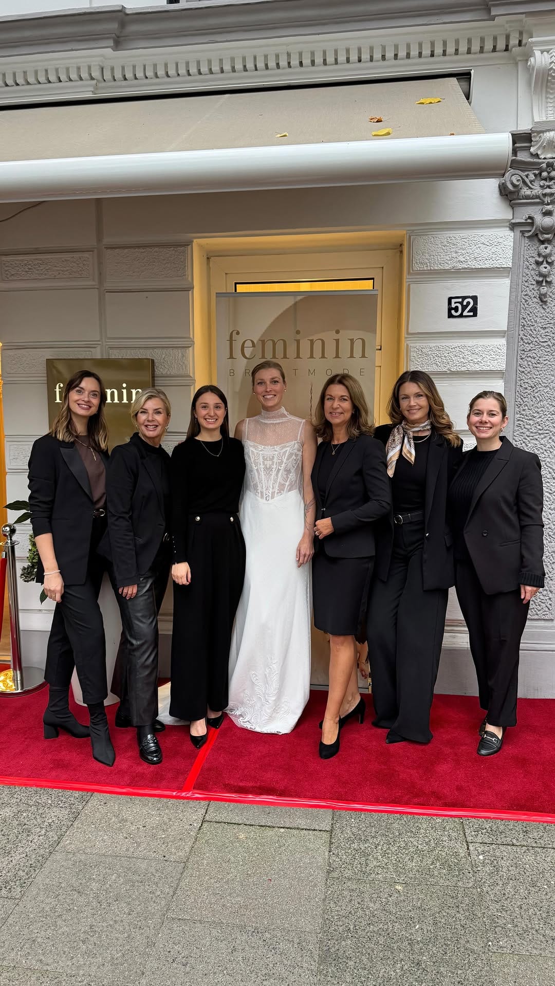 Post 3 by feminin Brautmode Hamburg on Instagram (video)