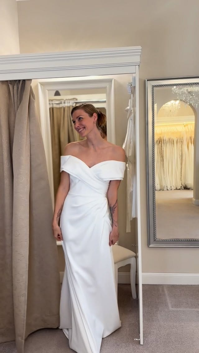 Post 5 by feminin Brautmode Hamburg on Instagram (video)