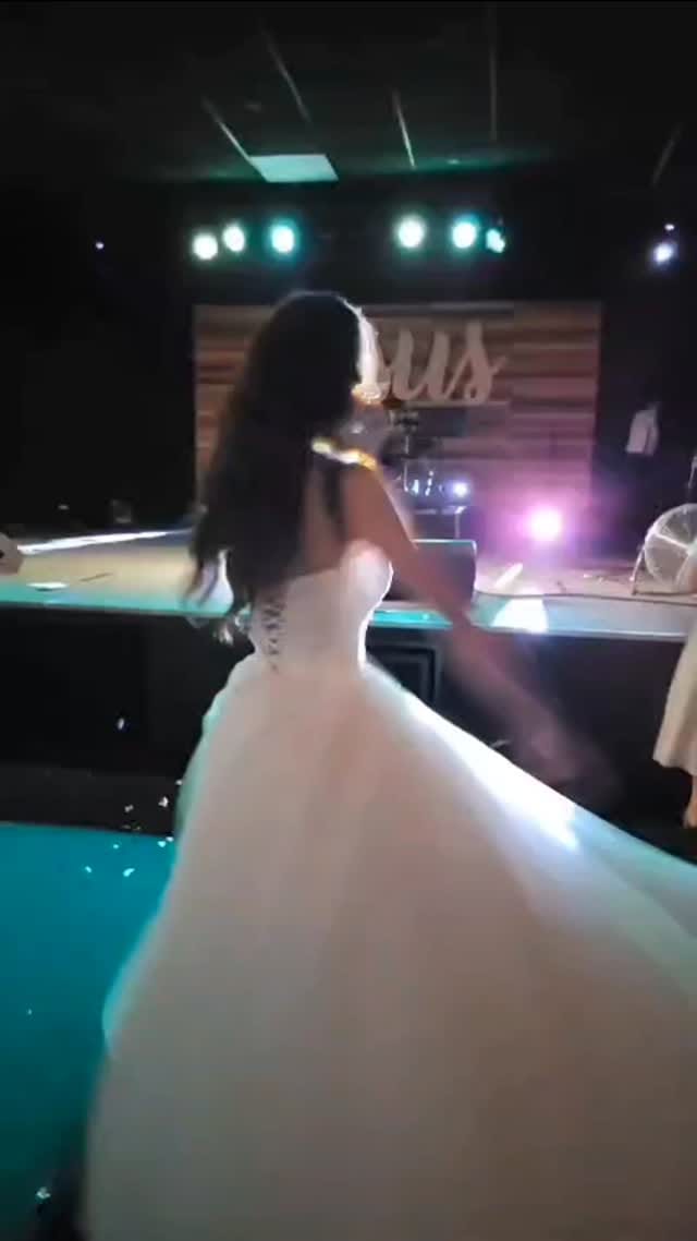 Post 1 by Hair and Makeup by Dilan on Instagram (video)