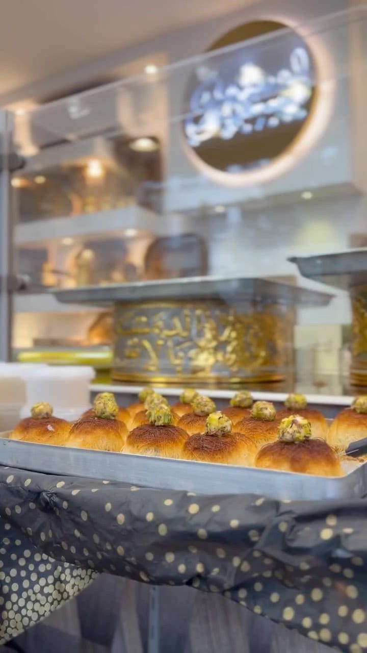 Post 1 by حلويات الدمشقي - Al-Dimashqi sweets on Instagram (video)