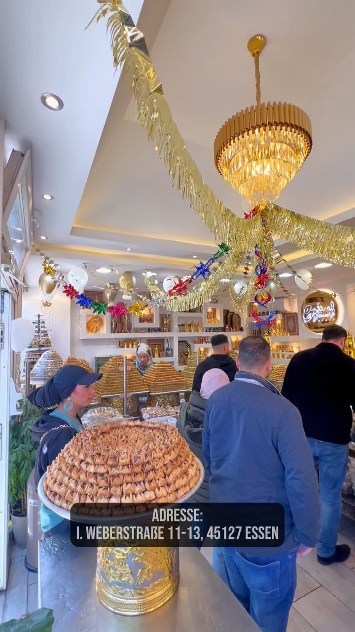 Post 4 by حلويات الدمشقي - Al-Dimashqi sweets on Instagram (video)