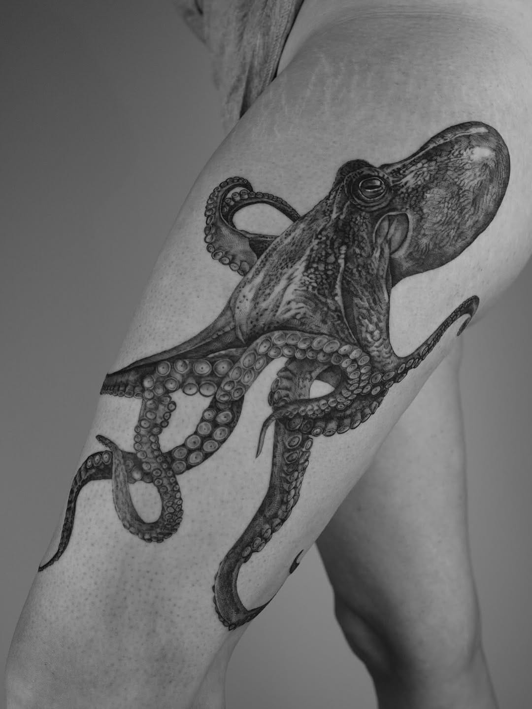 Post 8 by Madlyne van Looy Tattoo & Art on Instagram (carousel)
