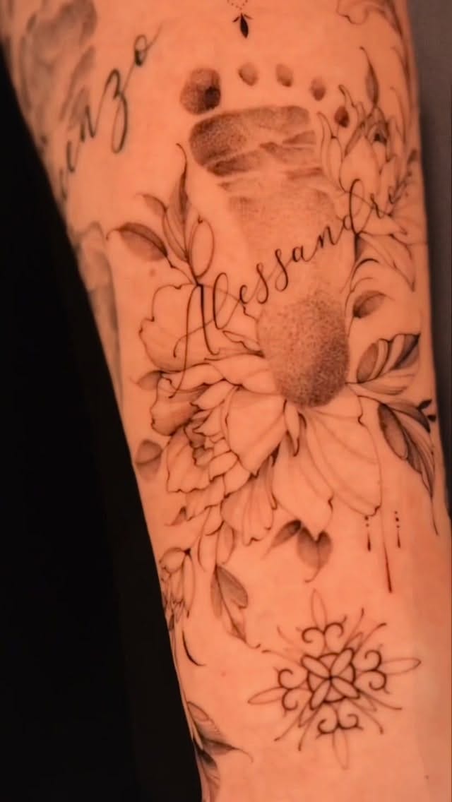 Post 8 by Neon Tattoo Germany Fineline on Instagram (video)