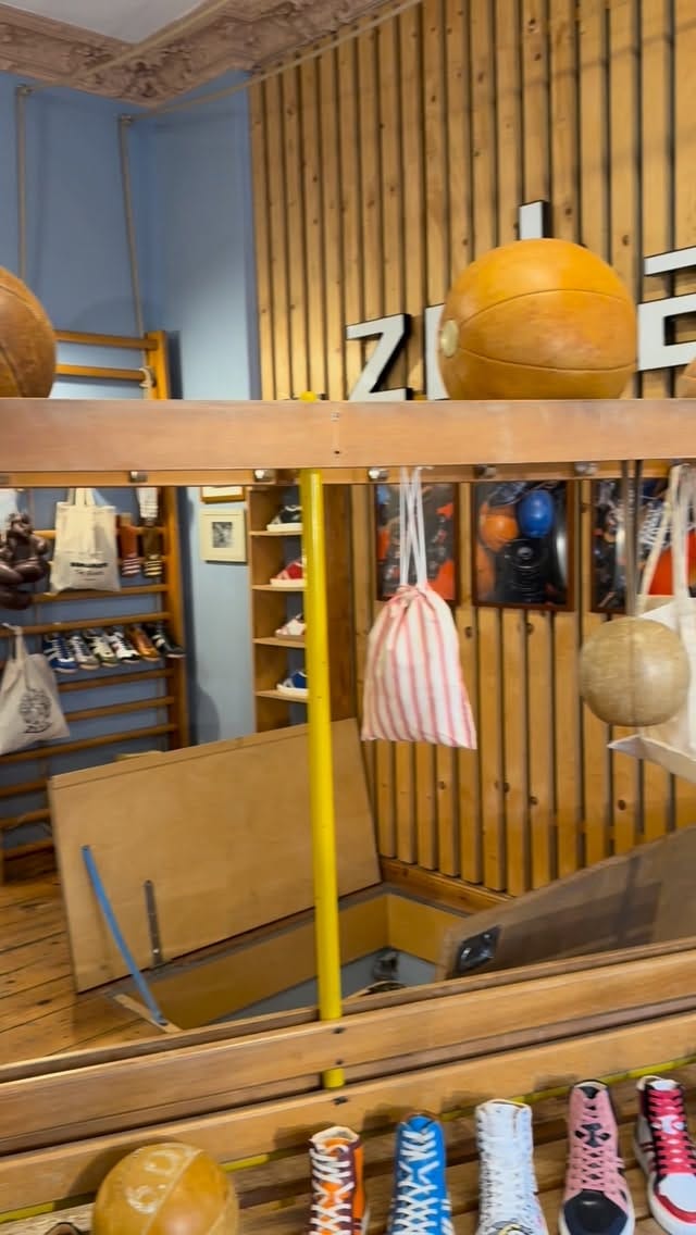 Post 4 by Zeha Berlin Schuhdesign on Instagram (video)