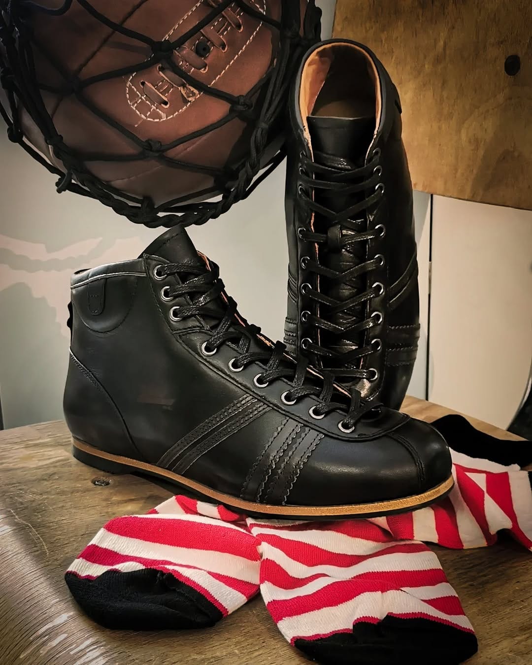 Post 10 by Zeha Berlin Schuhdesign on Instagram (image)