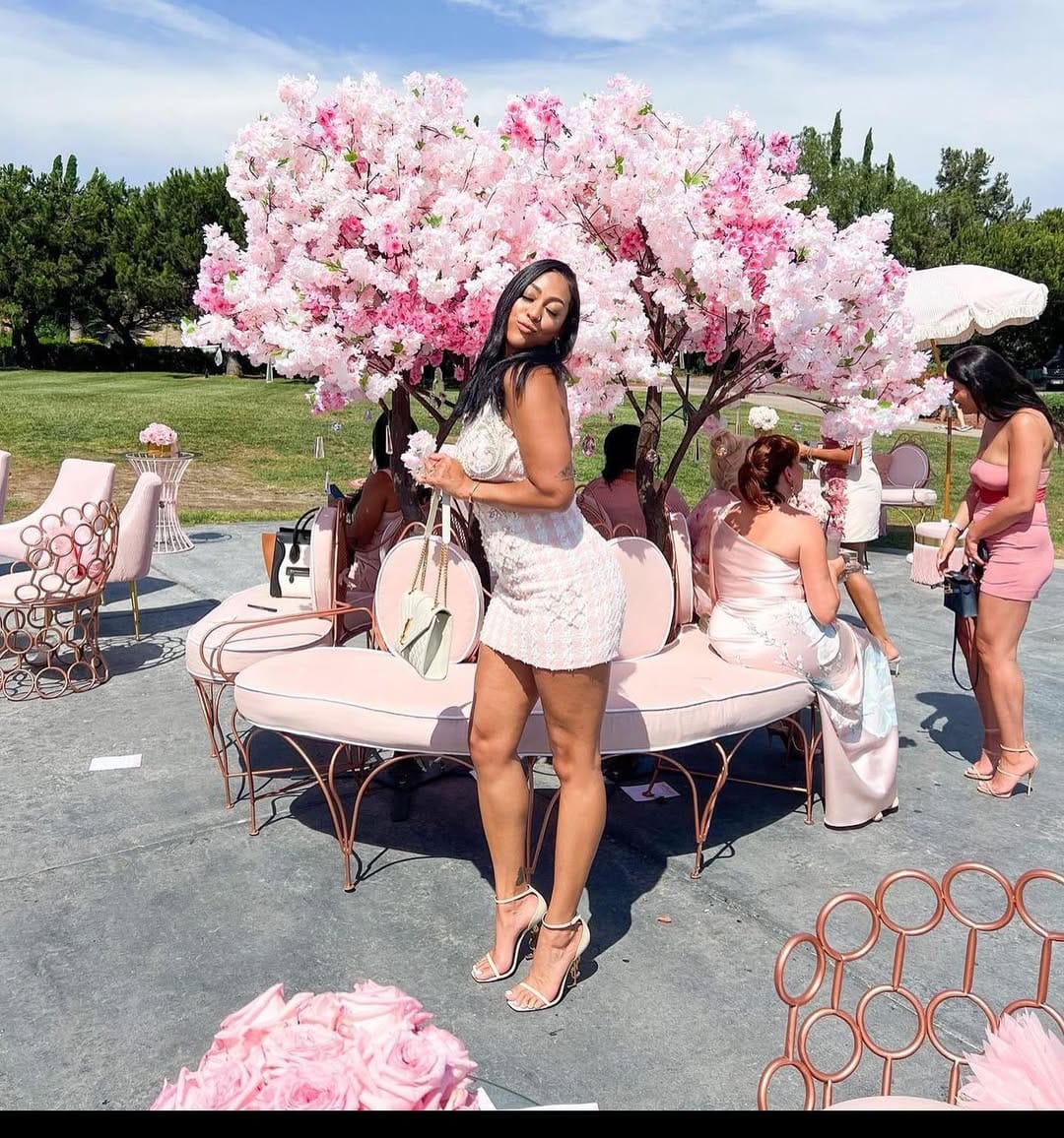 Post 3 by @bellacheveux on Instagram (carousel)