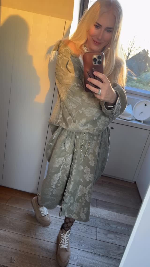 Post 2 by LILLAS FASHION on Instagram (video)