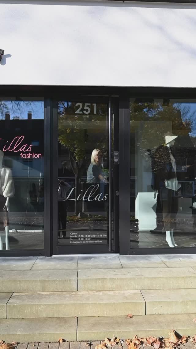 Post 10 by LILLAS FASHION on Instagram (video)