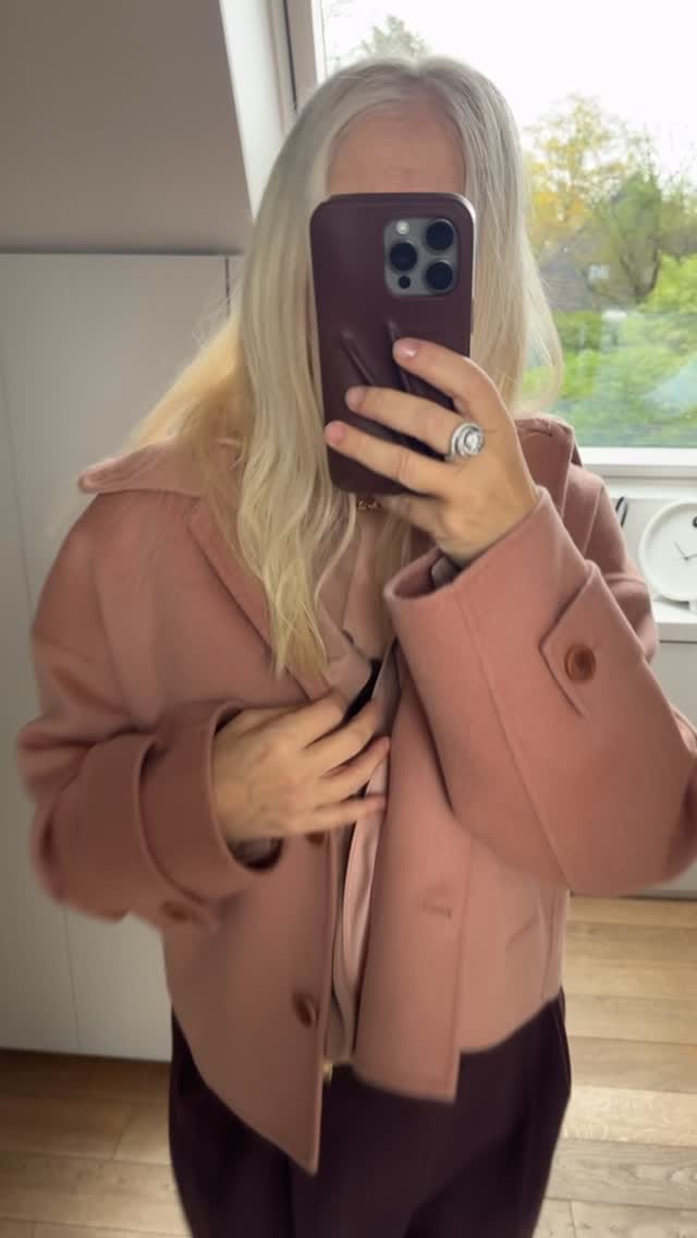 Post 7 by LILLAS FASHION on Instagram (video)