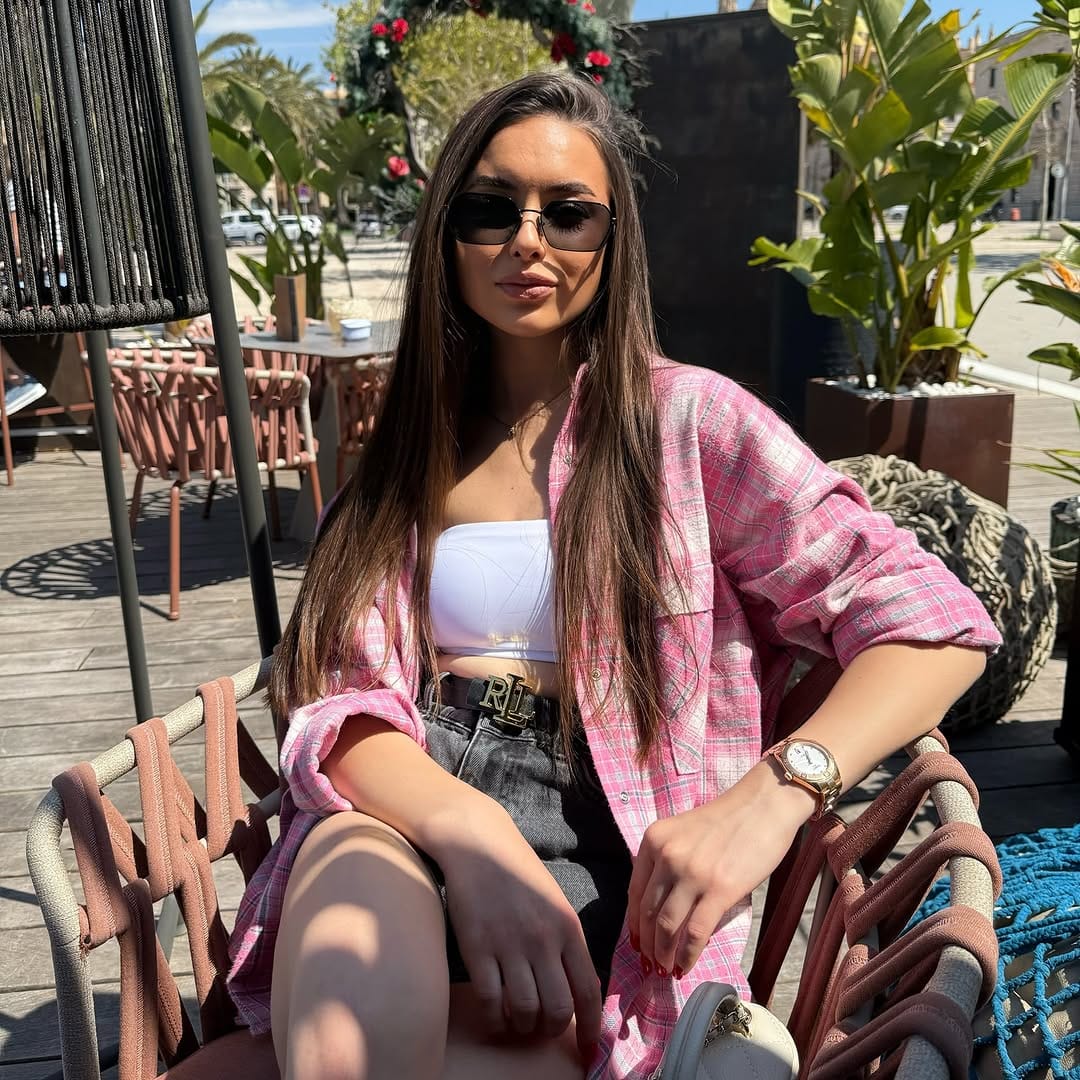 Post 4 by 𝒜𝓁𝑜𝓃𝒶 🐆 on Instagram (carousel)