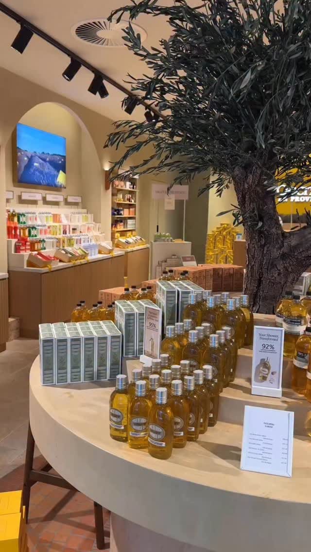 Post 4 by Designer Outlet Roermond on Instagram (video)