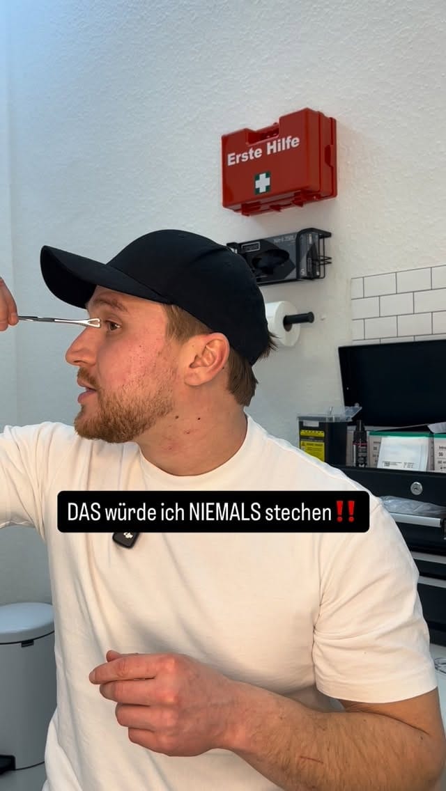 Post 7 by Piercing Düsseldorf on Instagram (video)