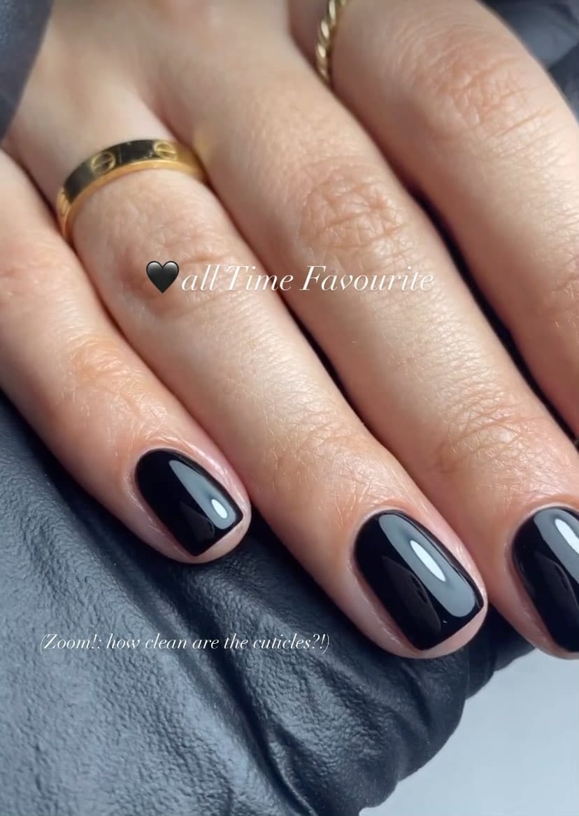 Post 10 by VOGUE Nails & Beauty @Bikini Berlin on Instagram (video)