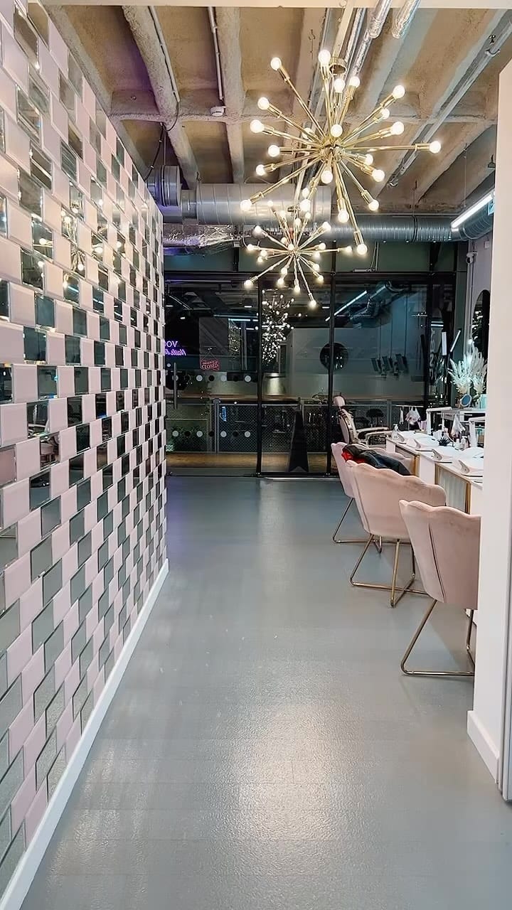 Post 3 by VOGUE Nails & Beauty @Bikini Berlin on Instagram (video)