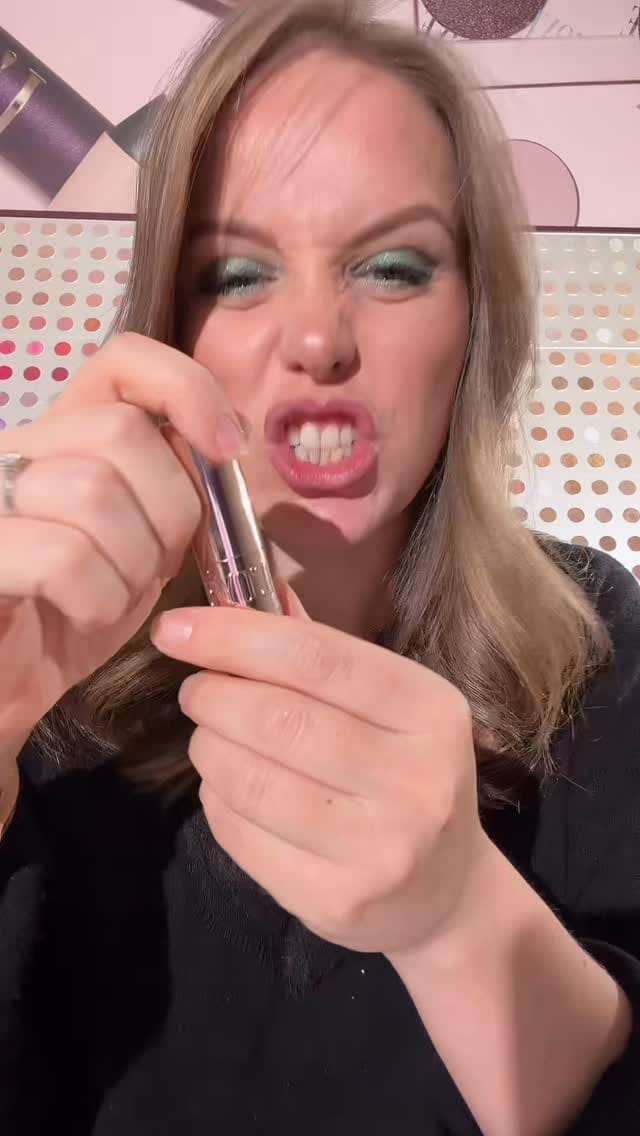Post 5 by L'OYÉ COSMETICS on Instagram (video)