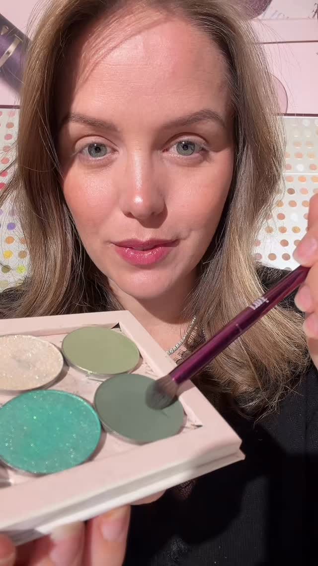 Post 6 by L'OYÉ COSMETICS on Instagram (video)