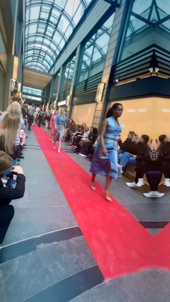 Post 6 by Cosmetic-Style ⚜️ on Instagram (video)