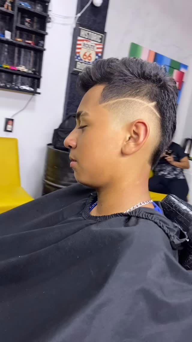 Post 4 by BARBEARIA DOM VITOR 💈 on Instagram (video)