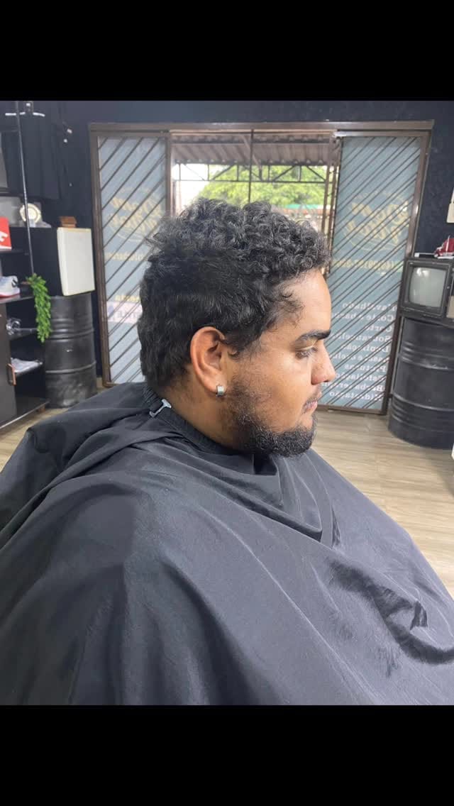 Post 10 by BARBEARIA DOM VITOR 💈 on Instagram (video)