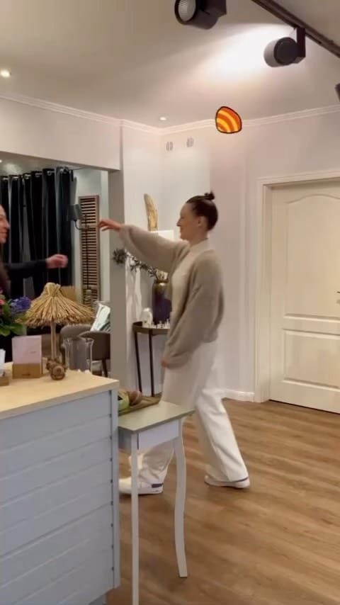 Post 8 by bellapelle Hamburg on Instagram (video)